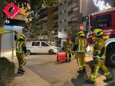Furgoneta contra un andamio en Calp