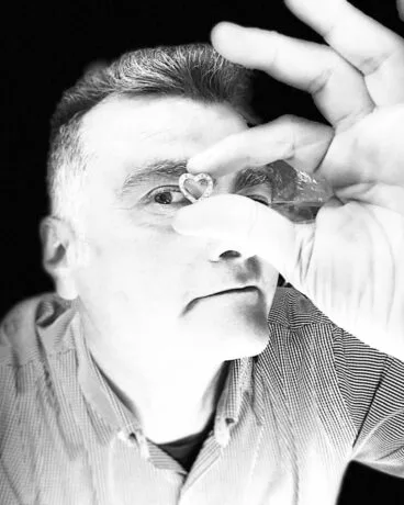 Joyero artesano con más de 30 años de experiencia