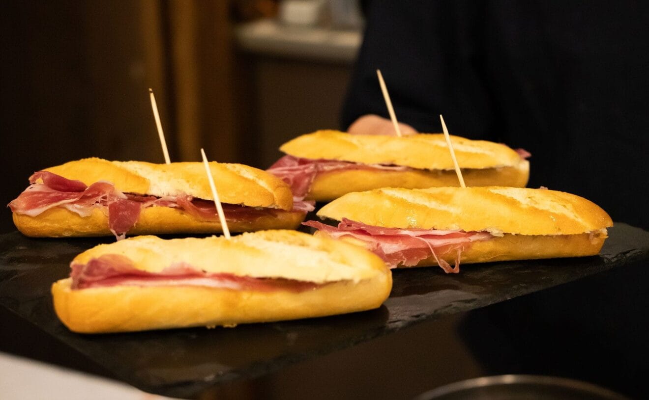Minibocadillos en Dénia - Canela