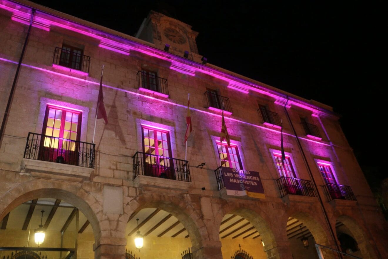 Noche violeta en Dénia, 2019