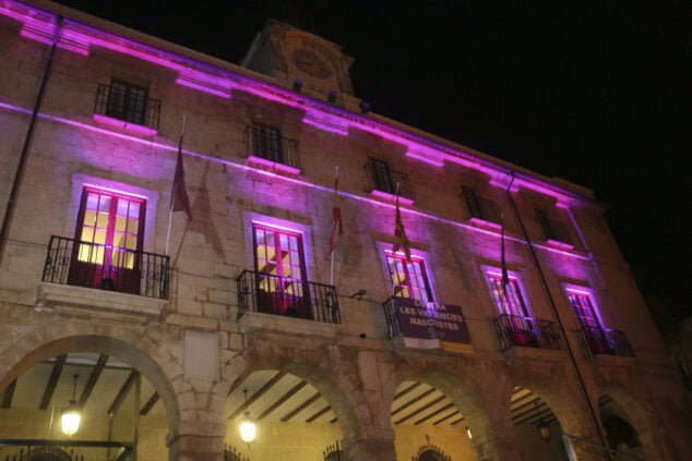 Imagen: Noche violeta en Dénia, 2019