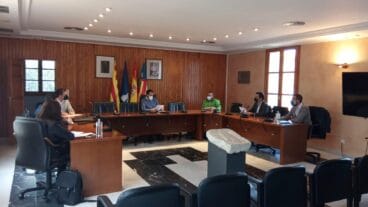 Sesión de acuerdo entre el Ayuntamiento y las medianas y grandes superficies