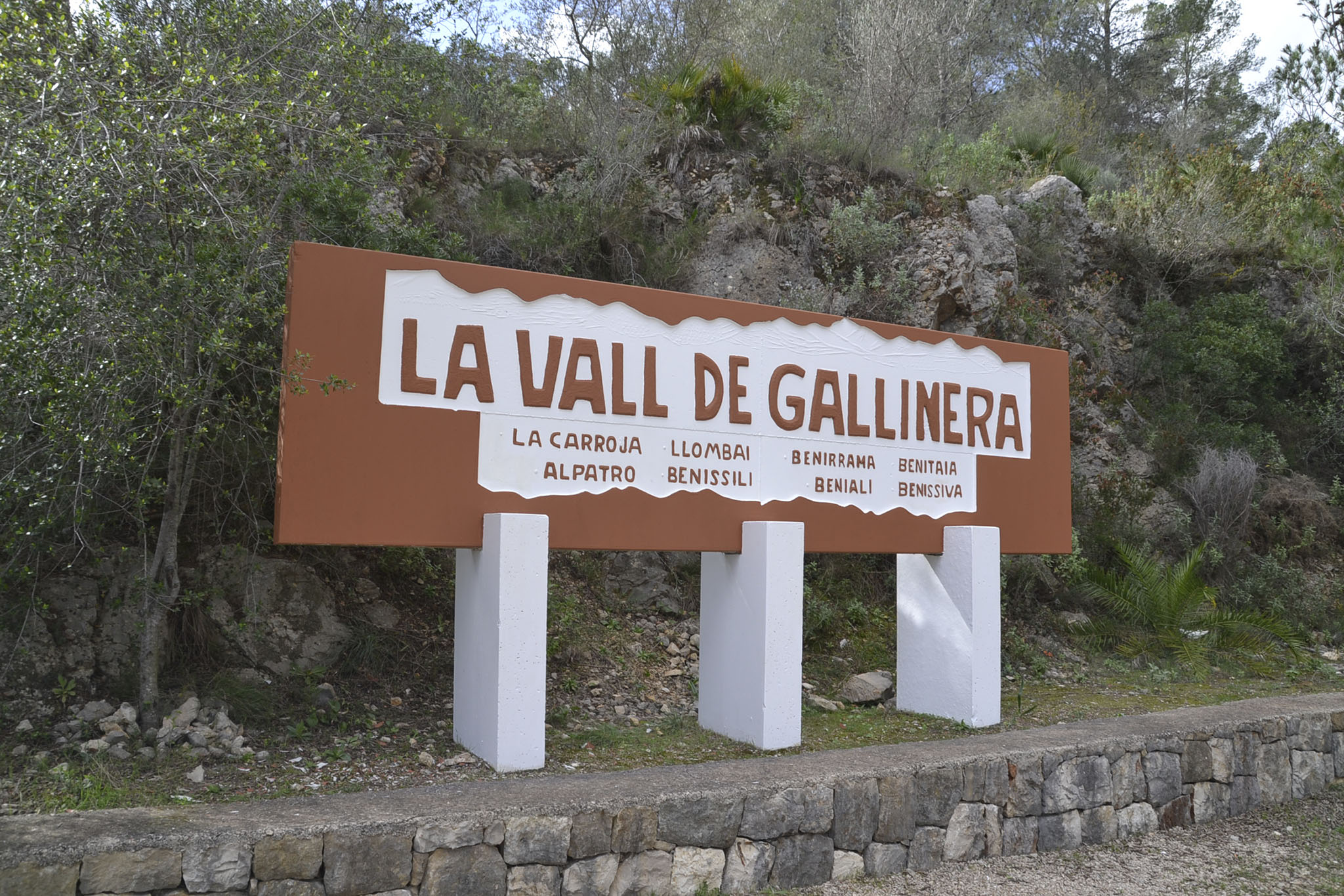 Cartel de bienvenida a la Vall de Gallinera