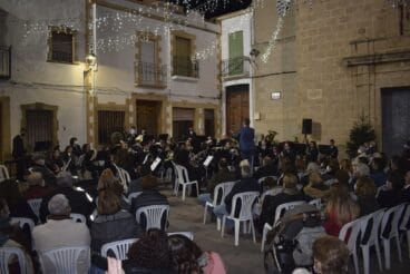 Concierto en la plaça de l’Església de Benitatxell