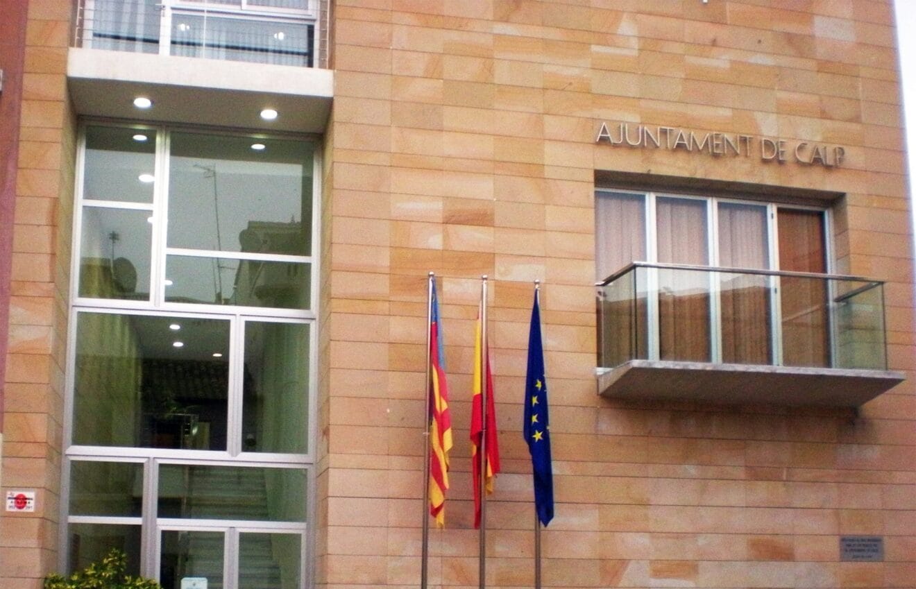 Fachada del ayuntamiento de Calp