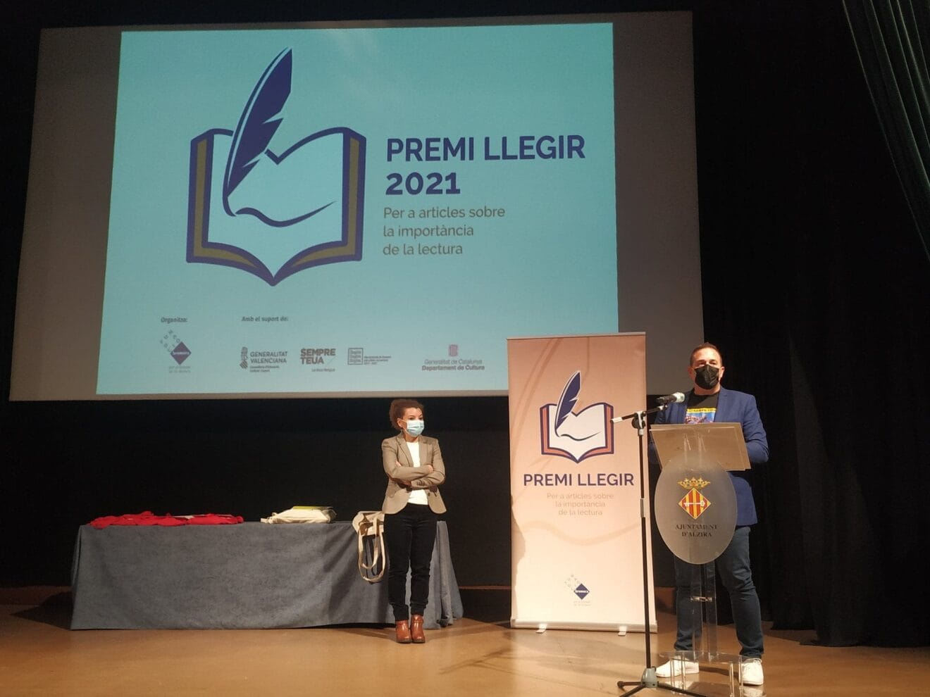 Jovi Seser recibe el Premi Llegir 2021