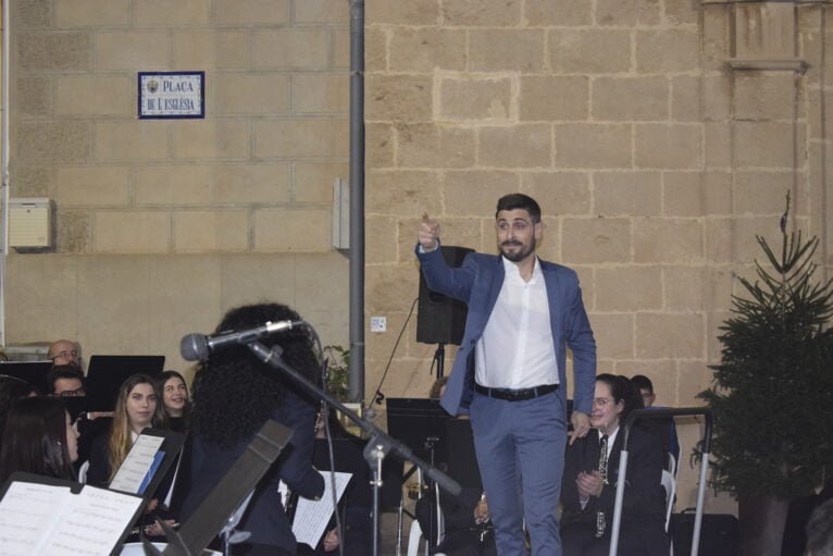 Manuel Romero en una actuación con la Agrupación Musicomunicipal Santa María Magdalena del Benitatxell