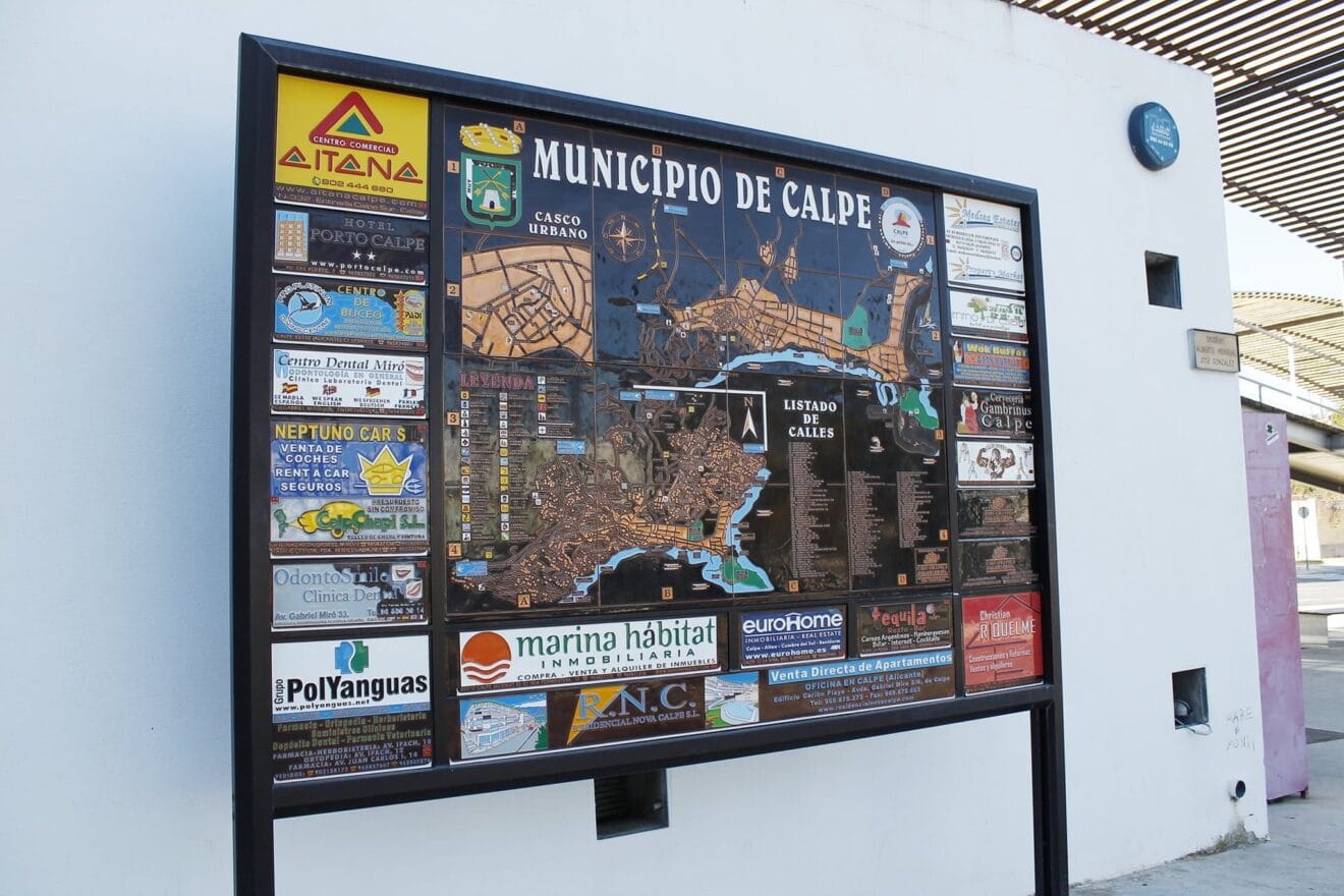 Mapa y listado de calles de Calp en la estación de autobuses