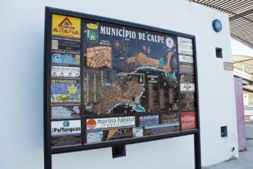 Mapa y listado de calles de Calp en la estación de autobuses