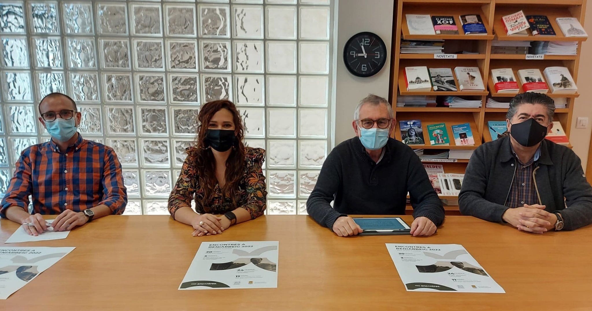 representantes de encontres a beniarbeig 2022 en la presentacion de las jornadas literarias