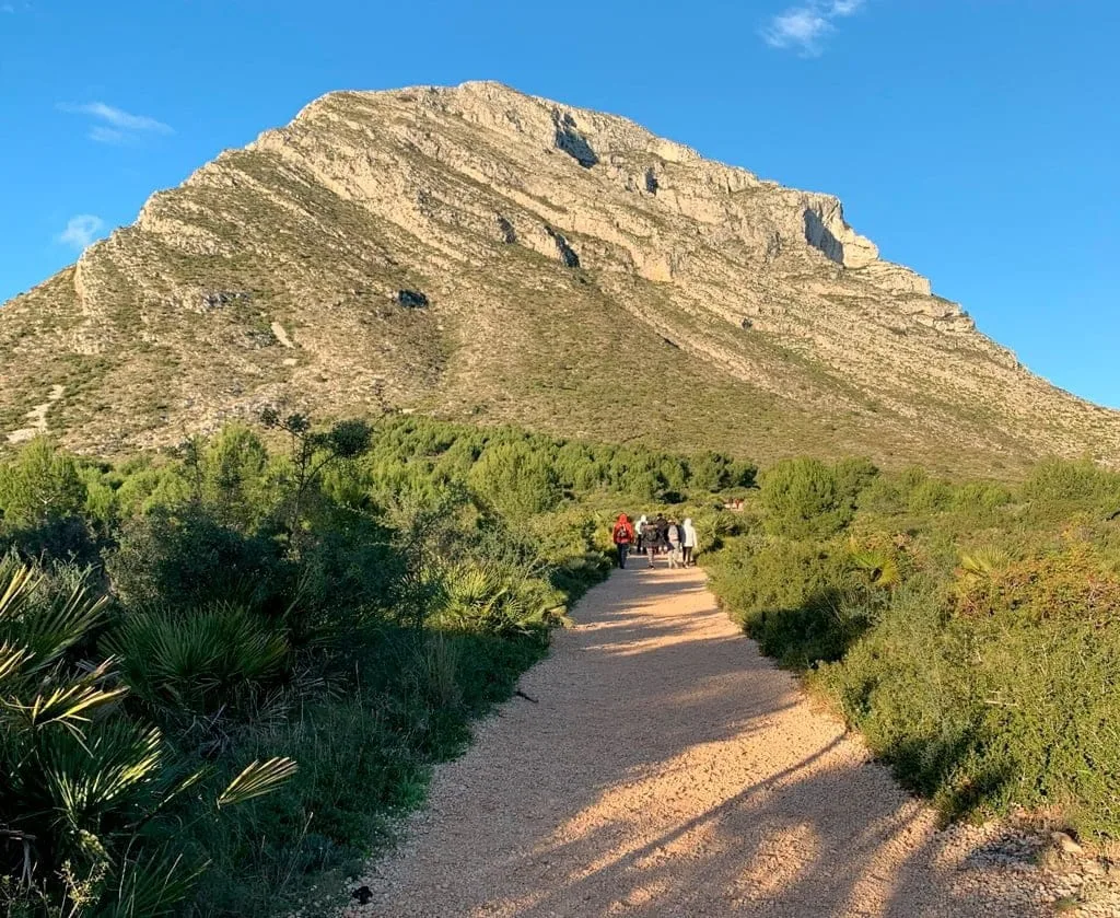 Sendero de ascenso al Montgó desde el campo de tiro de Dénia