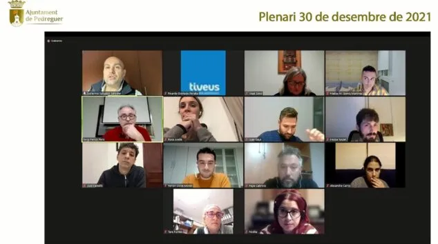 Pedreguer aprueba un presupuesto de casi 9 millones de euros para 2022 tras nueve años de «cuentas positivas» 1 Imagen: Sesión plenaria online del Ayuntamiento de Pedreguer el jueves 30 de diciembre de 2021