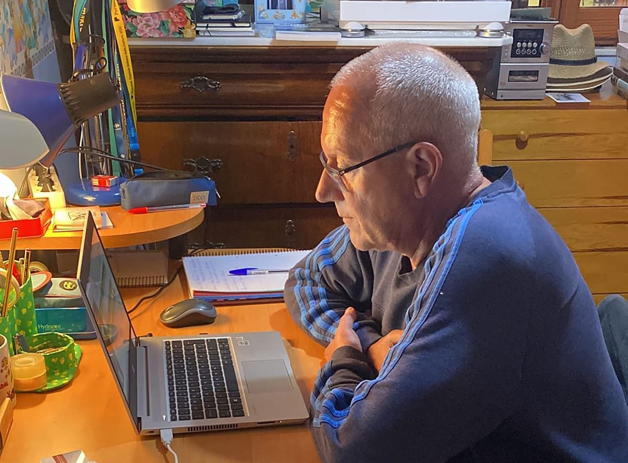 vicent grimalt trabajando de forma telematica tras dar positivo
