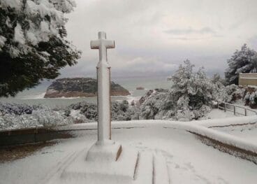 Creu del Portitxol y l’illa cubierta de nieve