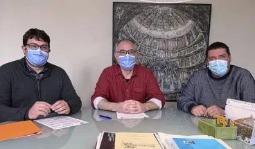 el alcalde de pedreguer sergi ferrus el regidor de governacion del ayuntamiento de gata de gorgos y el representante de proteccion civil lucas sese