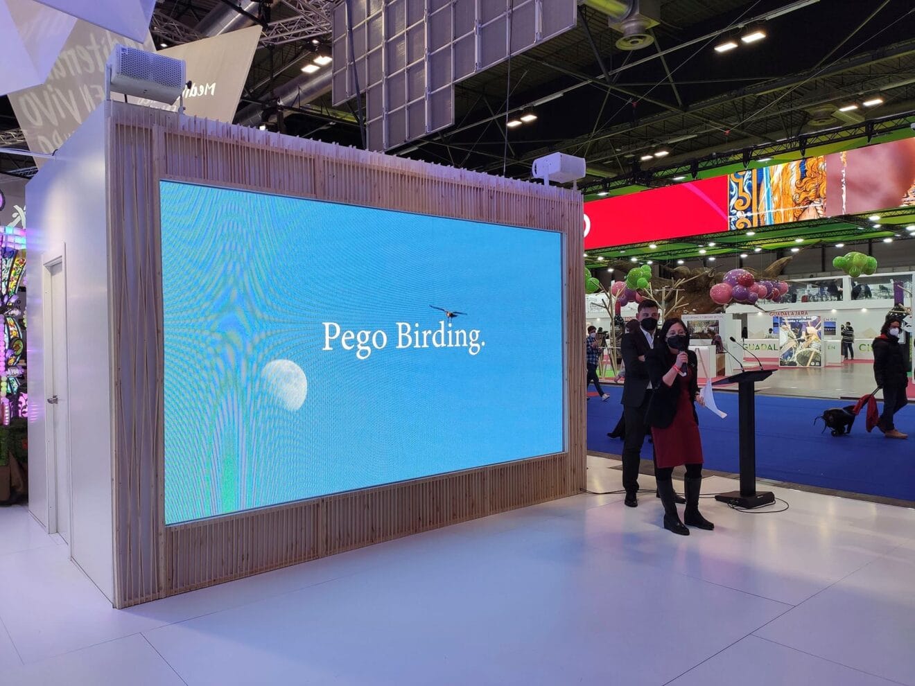 Laura Castellà, edil de Medio Ambiente de Pego, en la presentación de la experiencia 'birding'