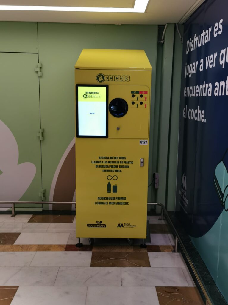 Máquina reciclos en Portal de la Marina