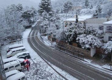 Nieve cayendo sobre un vecindario de Orba – Juanan Doménech
