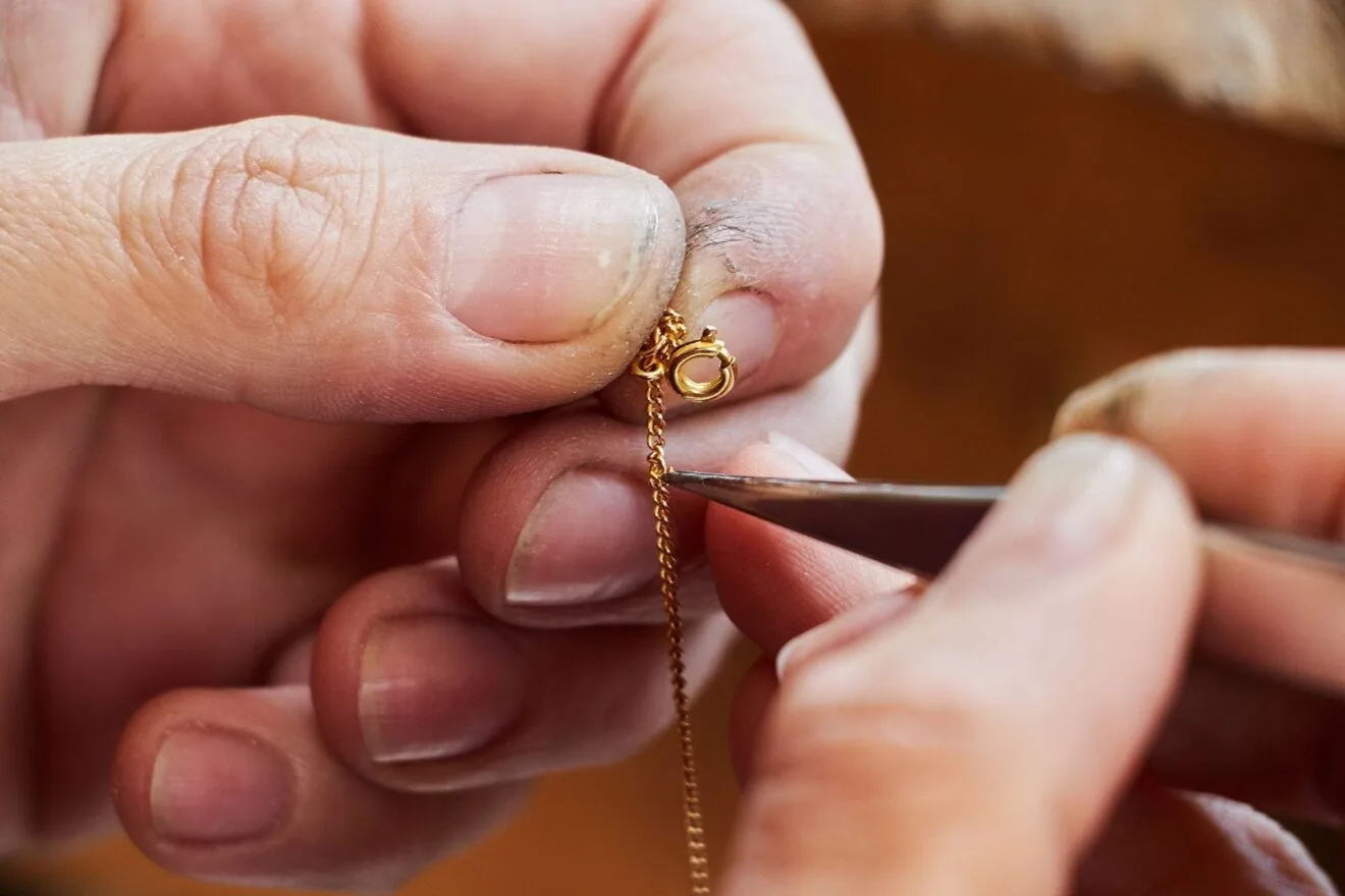 Reparación de joyas y relojes en Joyería Bonilla