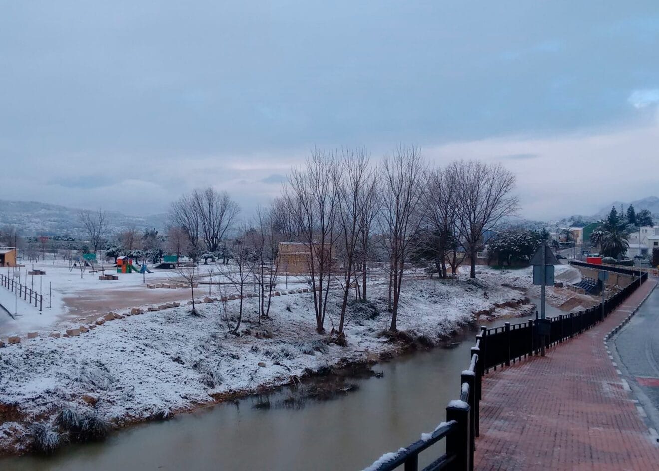 Río Girona a su paso por beniarbeig durante la nevada