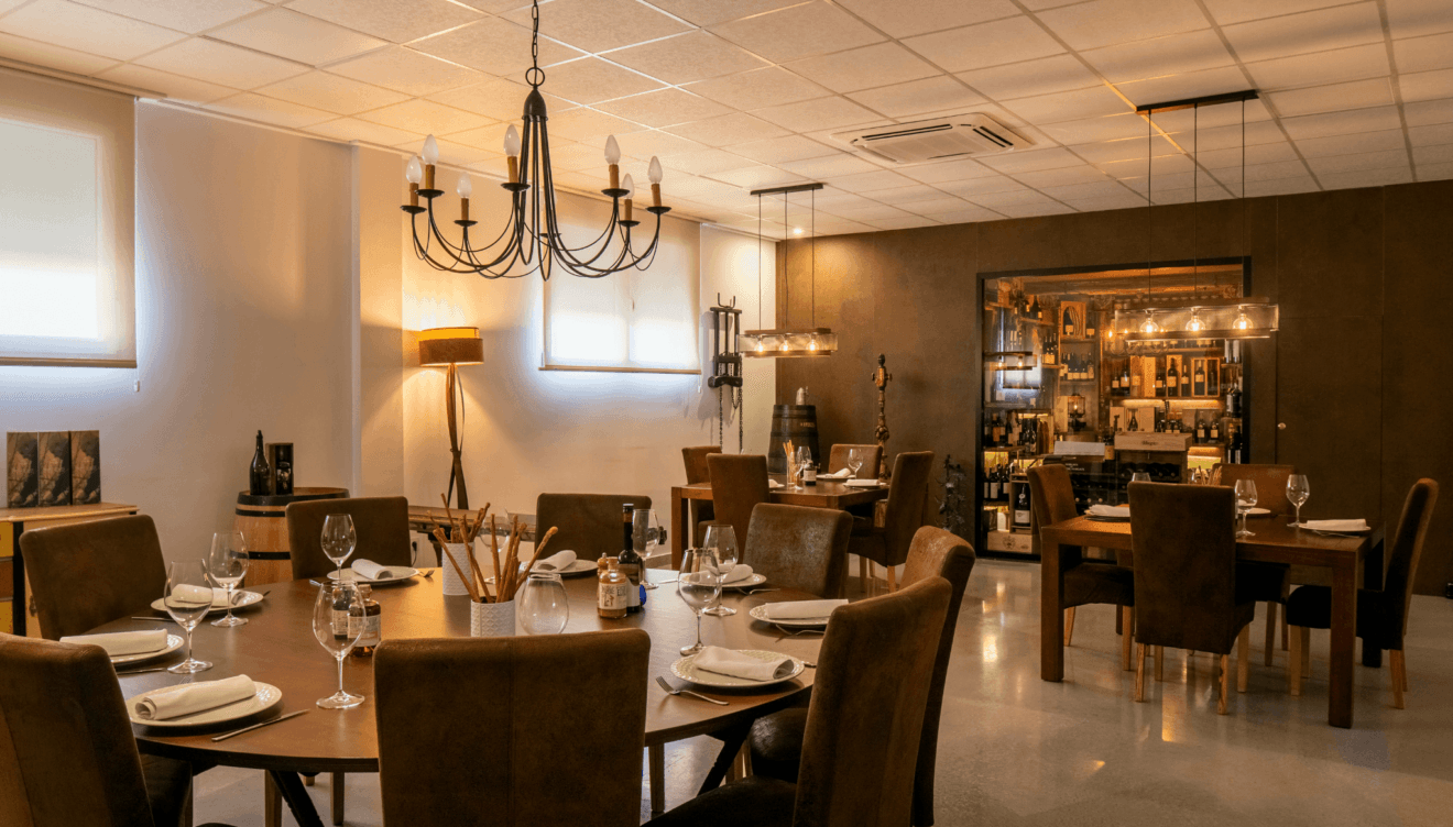 Acogedor y elegante interior del restaurante