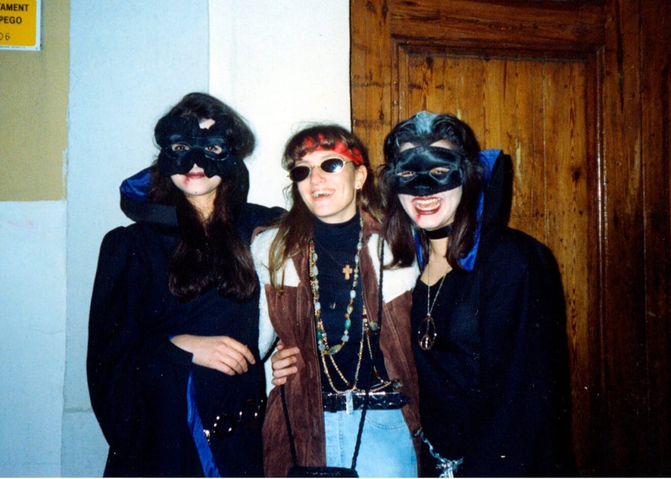 Amigas en la noche de Carnestoltes