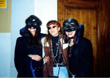 Amigas en la noche de Carnestoltes