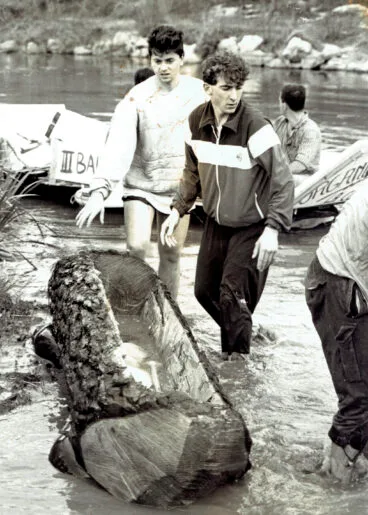 Barca construida a partir de un tronco de árbol