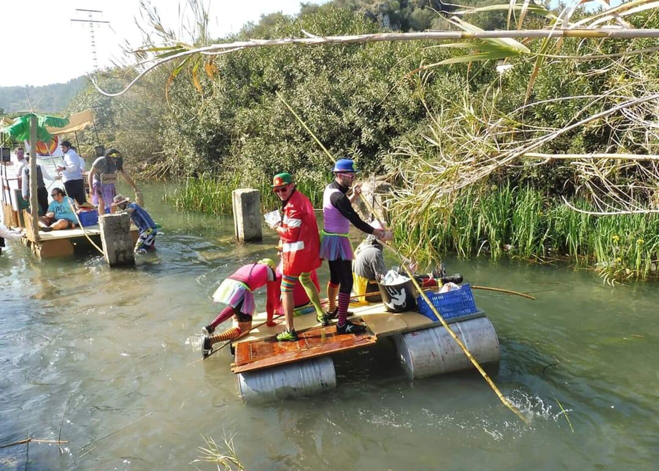 Embarcación casera en la Baixada del Riu