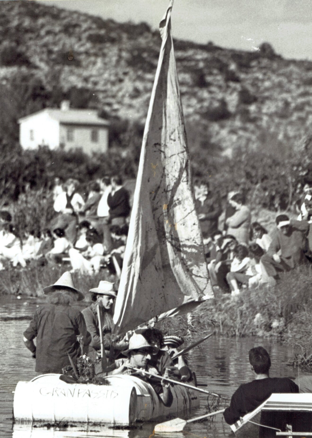 Embarcación con vela en las primeras ediciones de la Baixada del Riu
