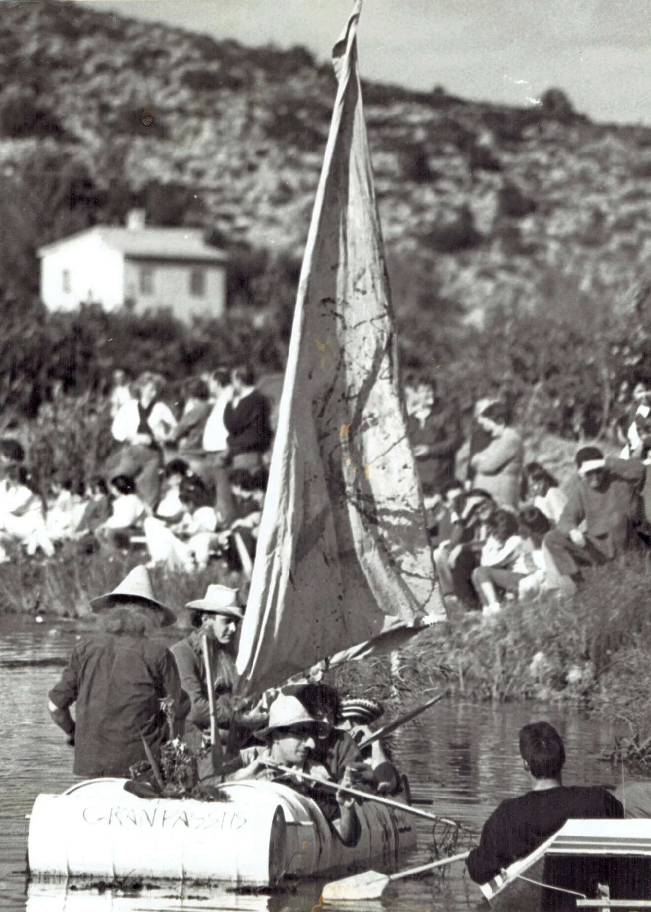 Embarcación con vela en las primeras ediciones de la Baixada del Riu