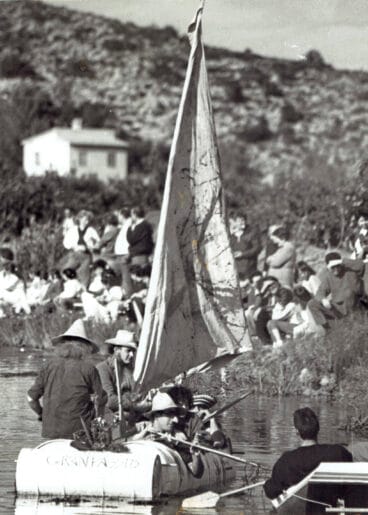 Embarcación con vela en las primeras ediciones de la Baixada del Riu