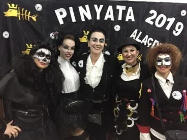 Grupo de amigas en la Pinyata de 2019