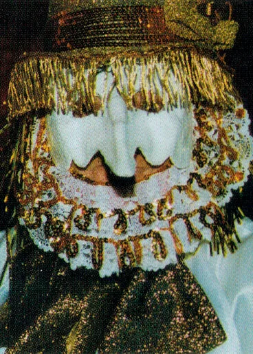 Máscara de carnaval en 2003 – Arxiu Municipal de Pego