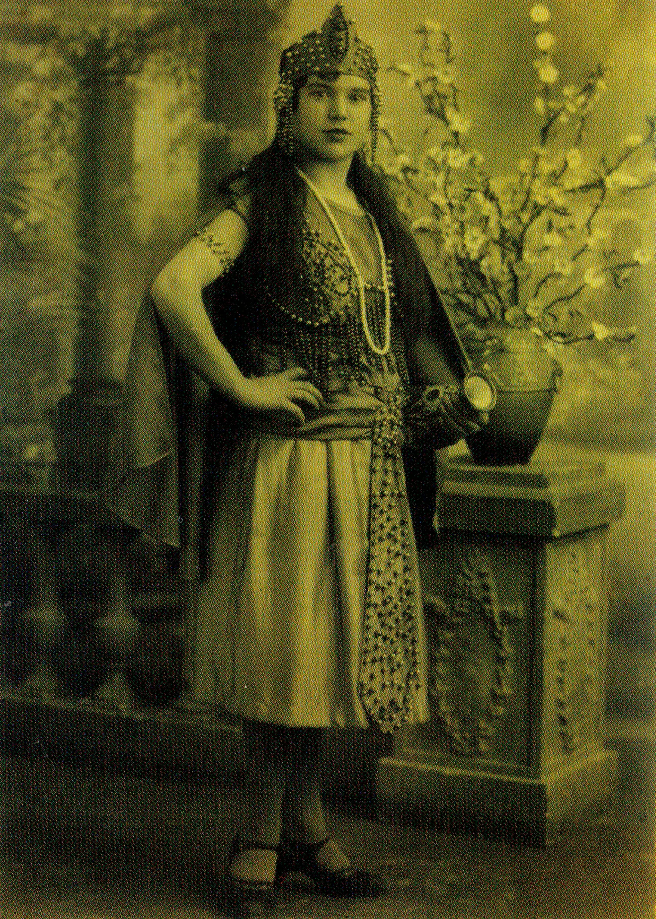 Mujer disfrazada para el Carnaval de 1931 - Arxiu Municipal de Pego