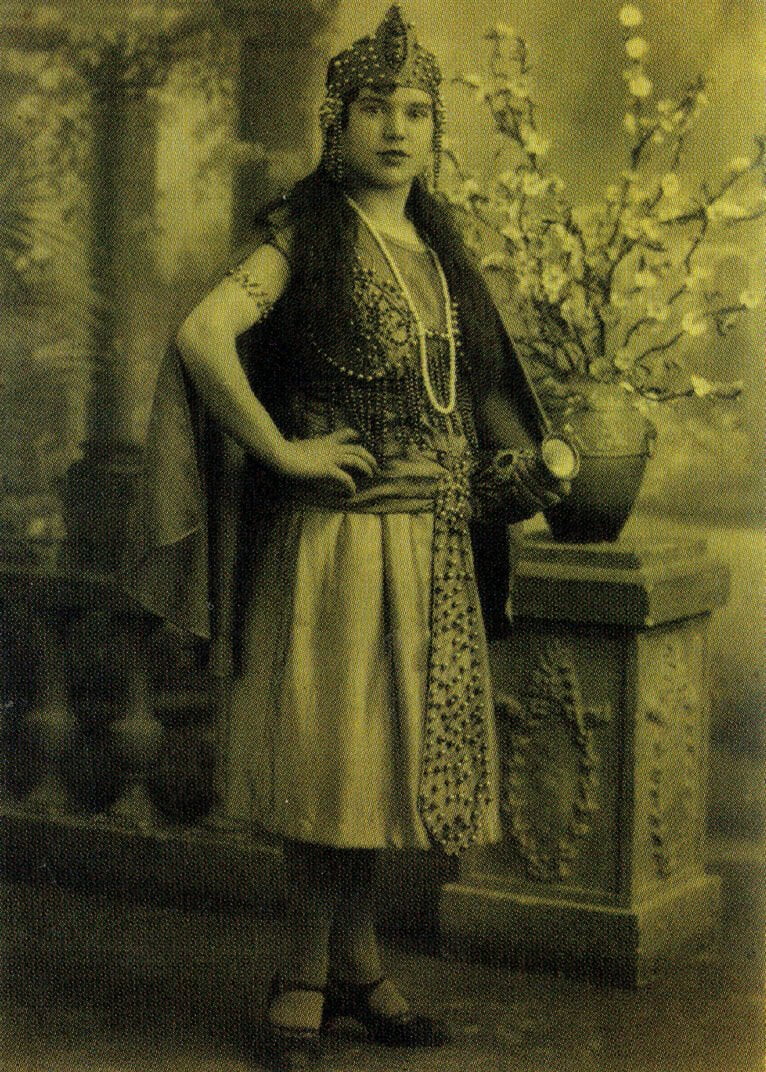 Mujer disfrazada para el Carnaval de 1931 - Arxiu Municipal de Pego