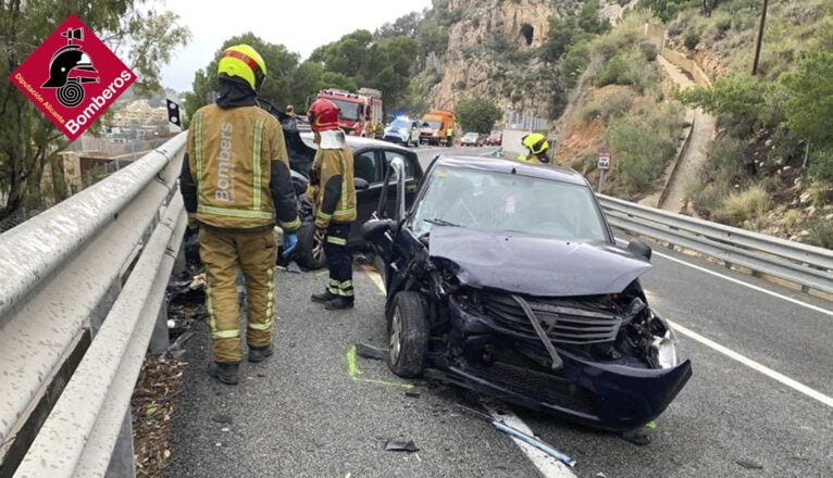 Accidente de turismos en la N-332 Calp