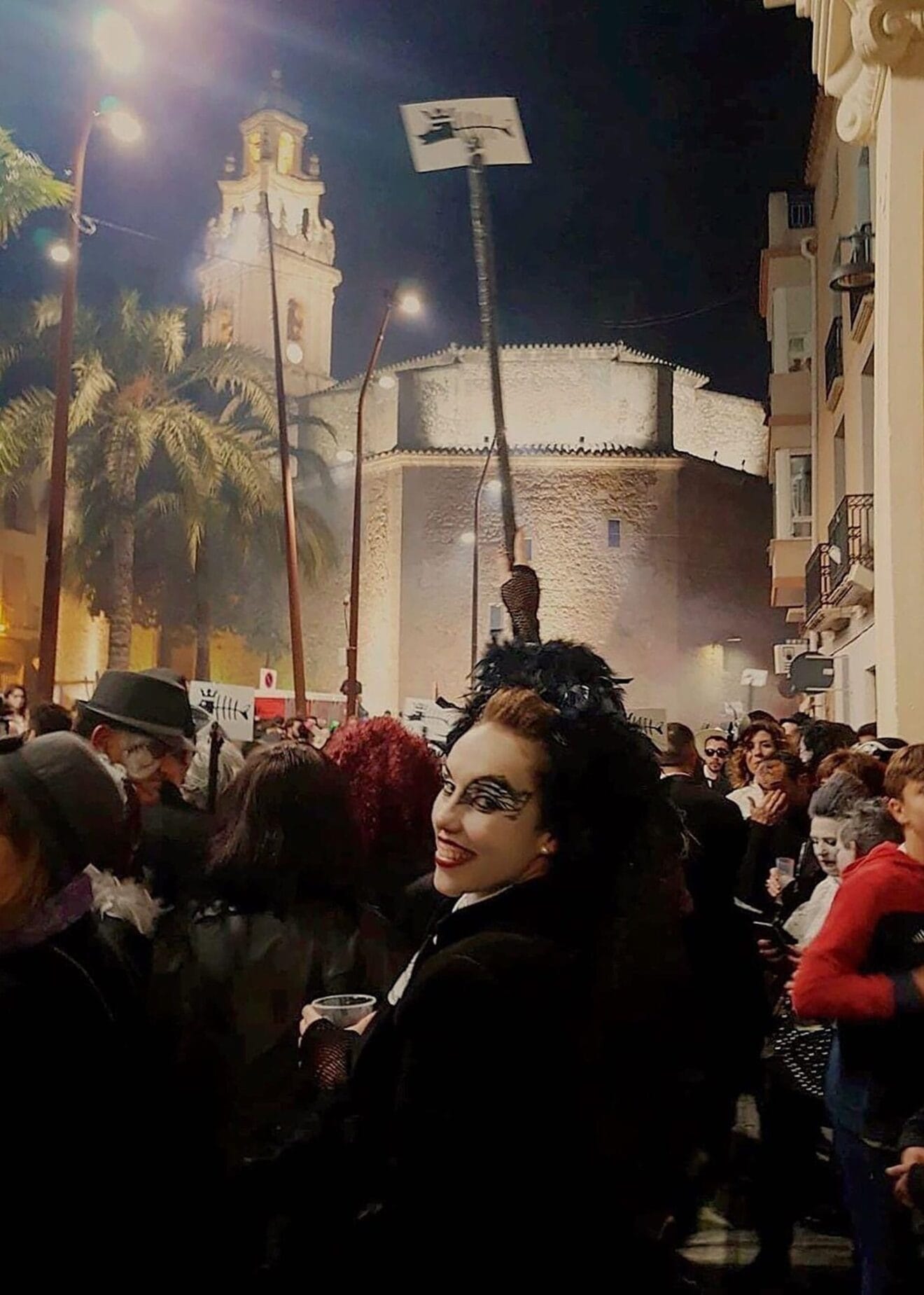Ambiente en la Plaça de l'Ajuntament en la Pinyata de 2019