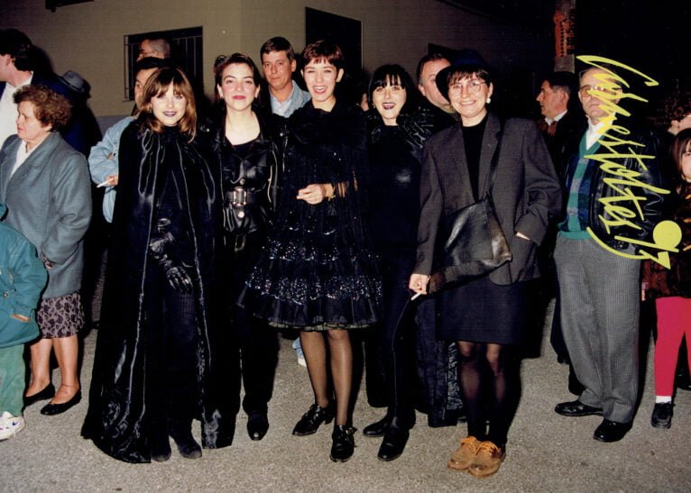 Amigas en el desfile de Pinyata en 1993