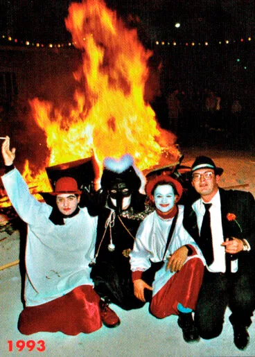 Freunde während der Verbrennung der Pinyatas 1993 – Stadtarchiv von Pego