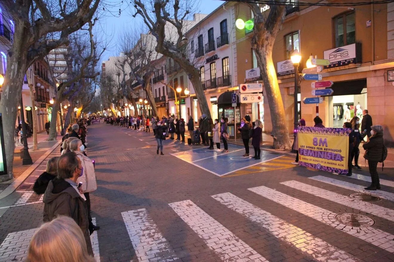 Cadena de Mujeres en Dénia 8M 2022 04