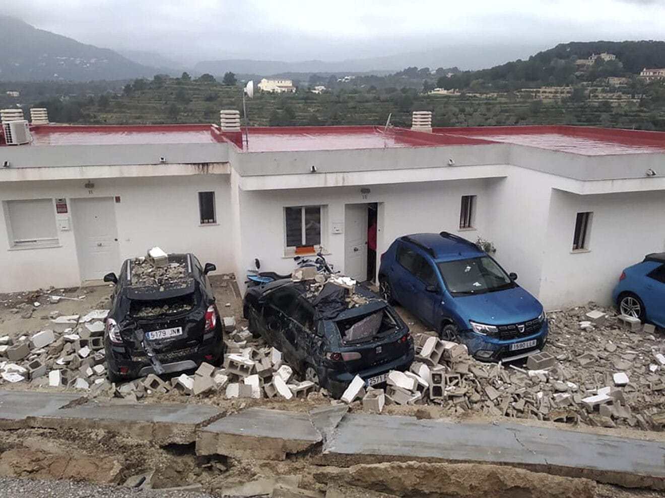 Coches destrozados en Calp