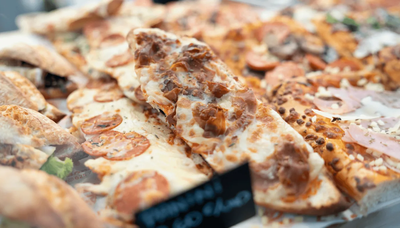 Deliciosos bocadillos y mini pizzas en Manduc de Portal de la Marina