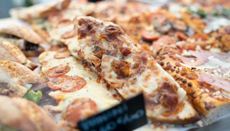 Heerlijke broodjes en mini pizza's bij Manduc in Portal de la Marina