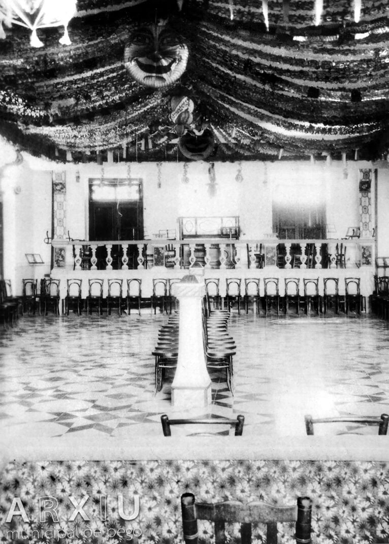 El Casino de Caçadors 1928 ambientado para una fiesta en 1928