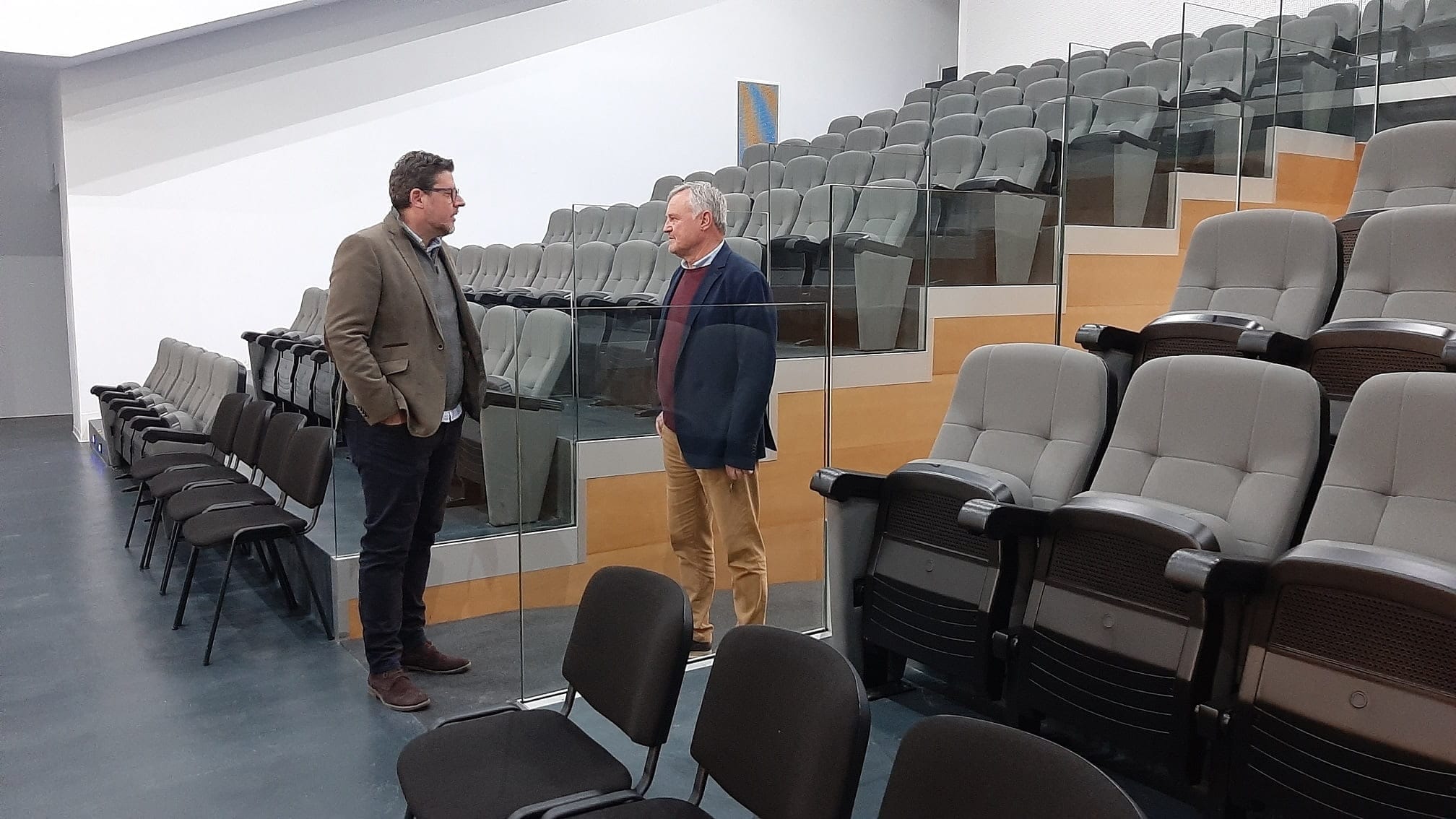 el diputado visita el auditorio de beniarbeig