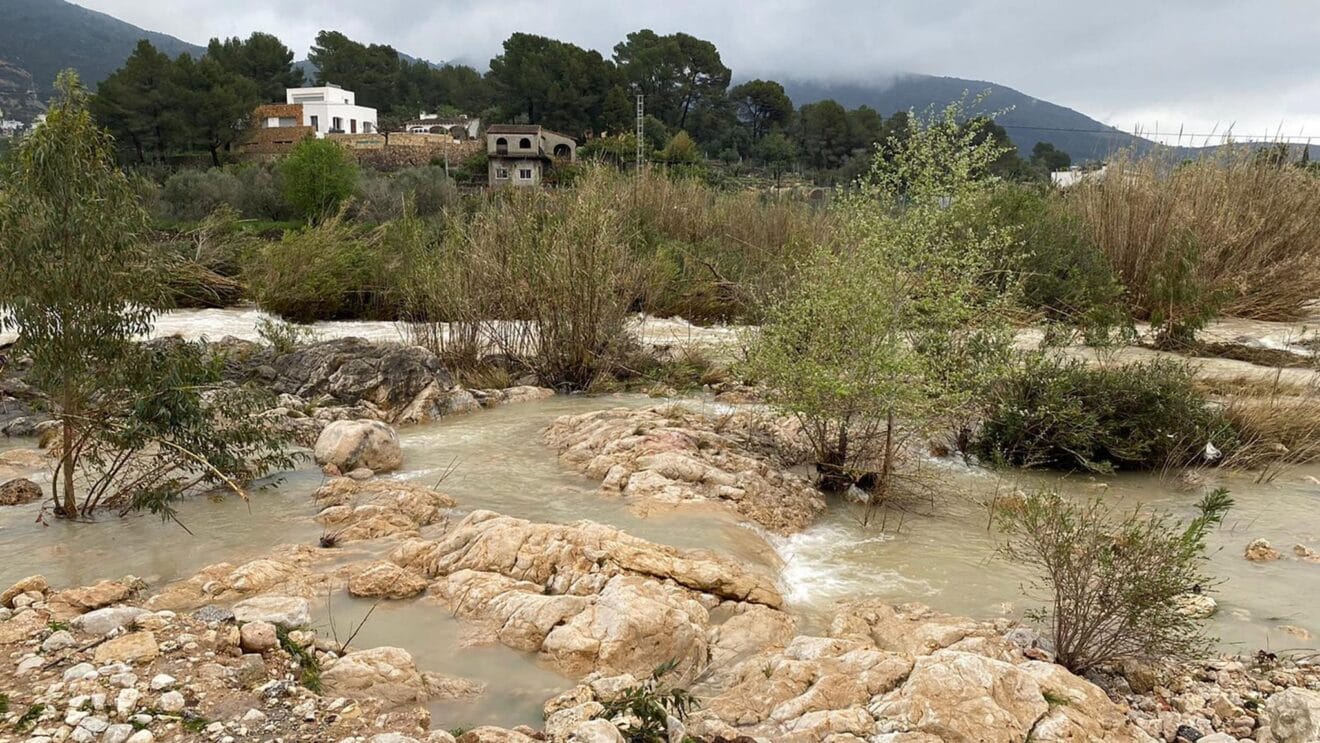 Estado del río tras desbordarse en Xaló