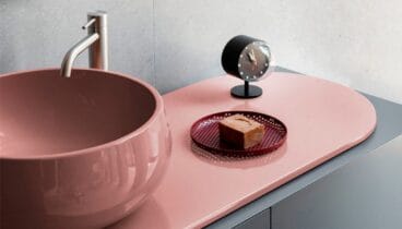 Lavabo de cerámica en color salmón