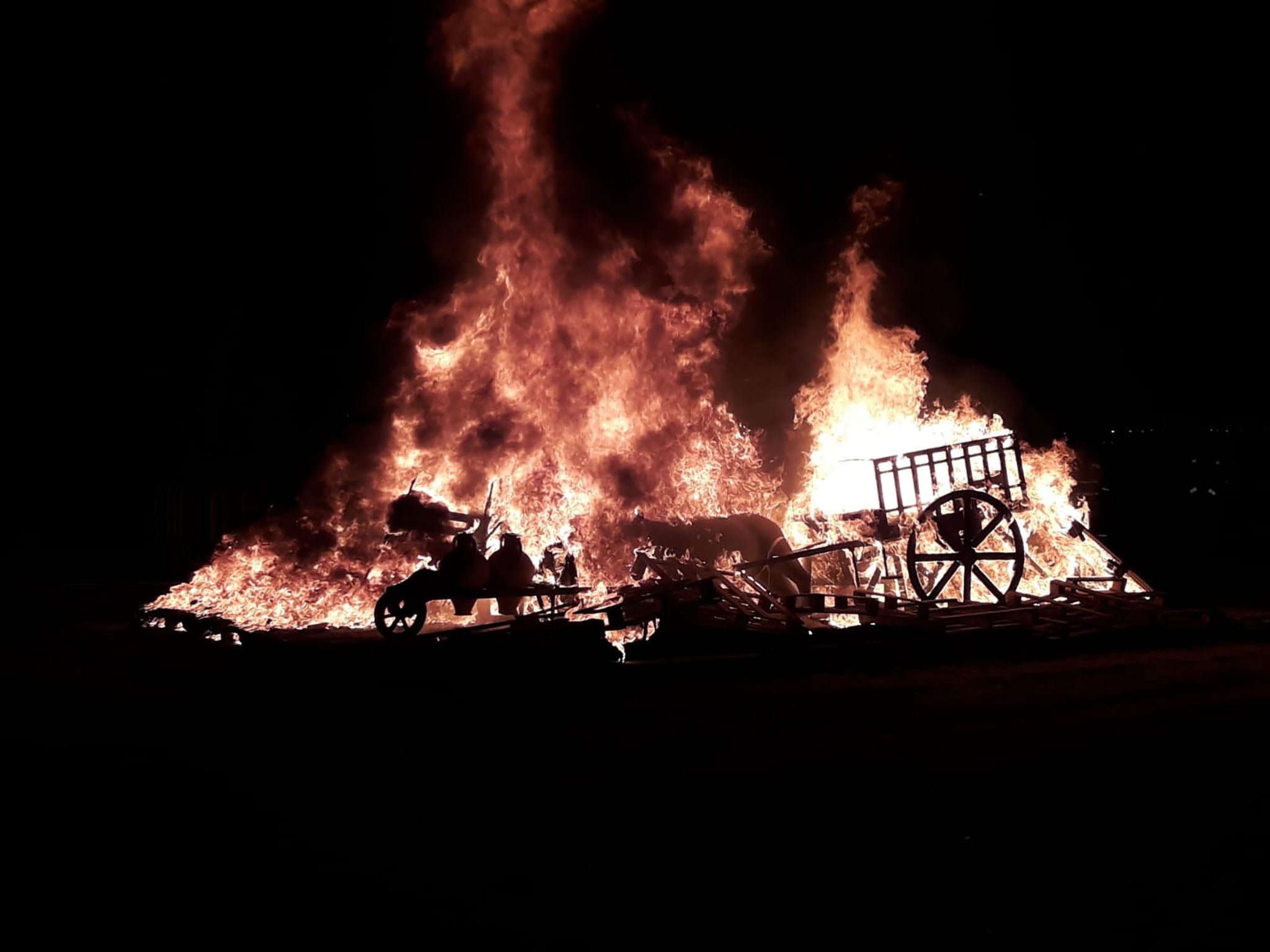 noche de la crema de un monumento de pamis