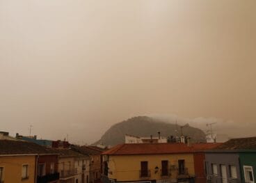 Nubes y polvo el martes